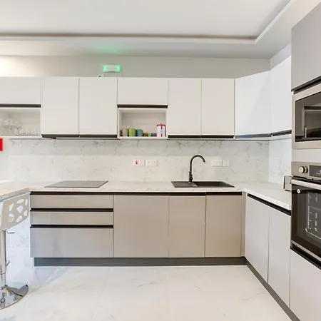 Modern With Private Balcony With Side Seaview By 360 Estates Appartamento *