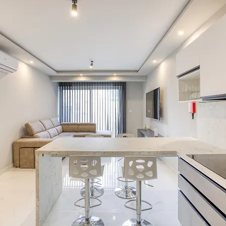 Modern With Private Balcony With Side Seaview By 360 Estates Апартаменты