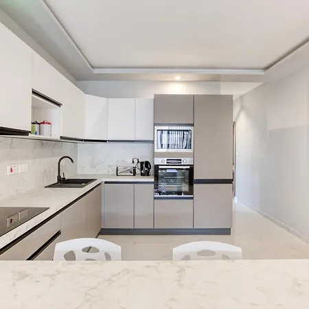 Modern With Private Balcony With Side Seaview By 360 Estates Lägenhet